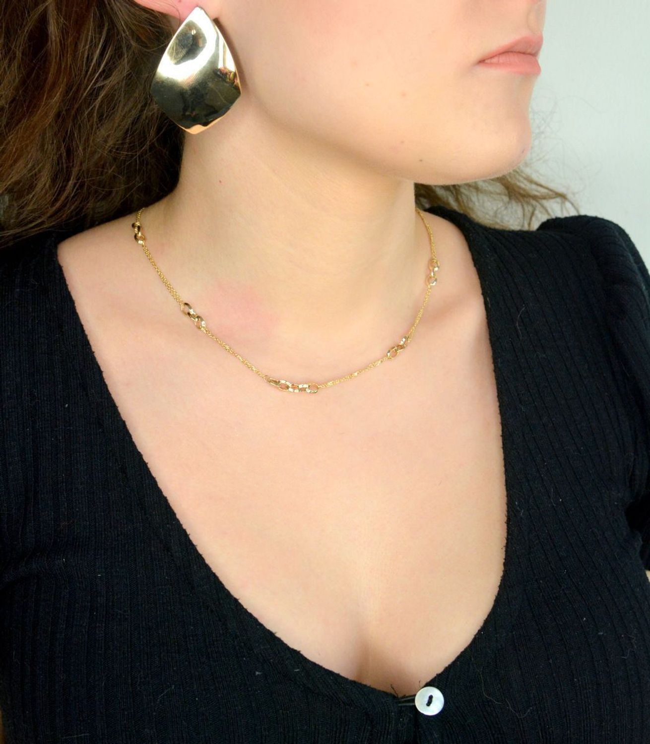 Naszyjnik złoty damski 375 celebrytka NA 3639 375  Delikatny naszyjnik wykonany z wysokiej jakości złota próby 375. Łańcuszek z prostych owalnych ogniw. Złoty naszyjnik idealnie sprawdzi się w.jpg